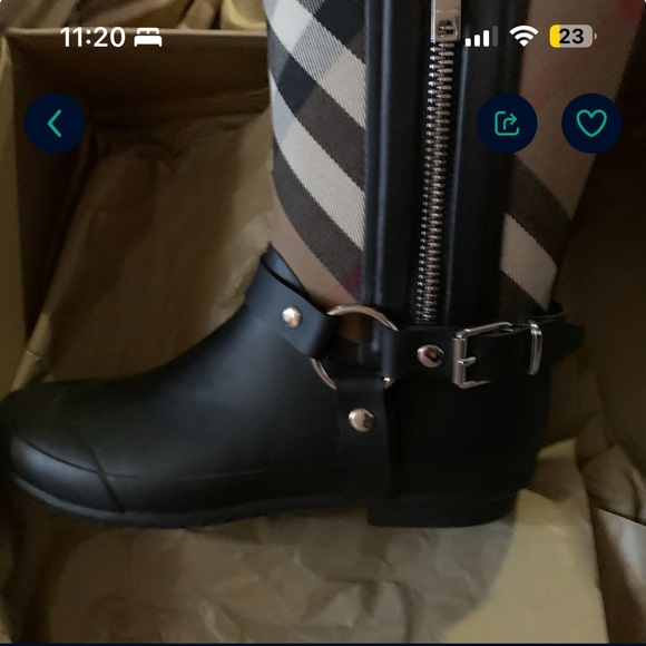 Burberry rain boots excellent condition worn once - Picture 2 of 4